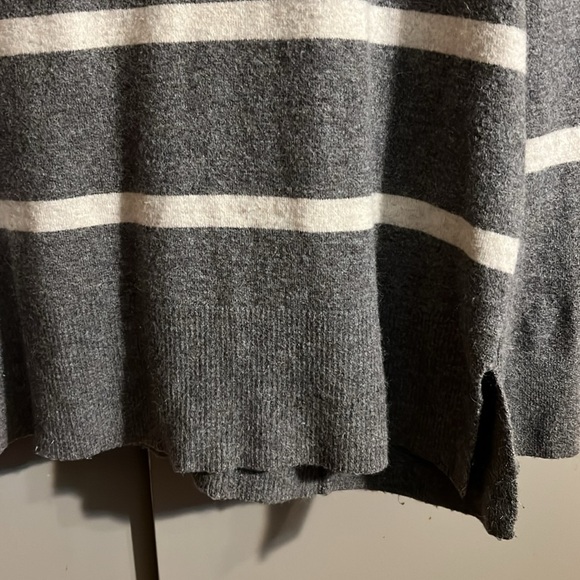 Banana Republic Sweater - Picture 2 of 6